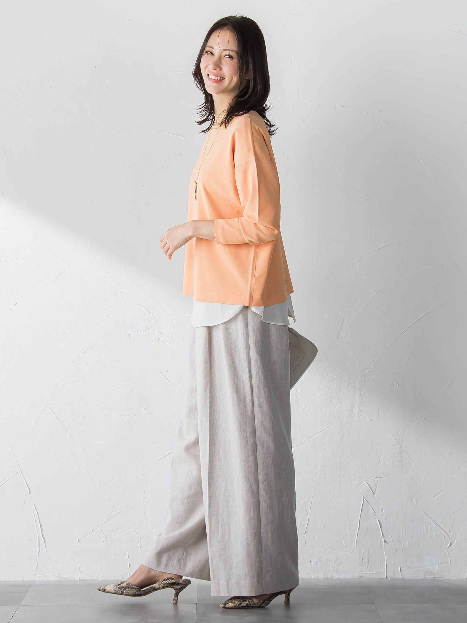 バックボタンデザインニット