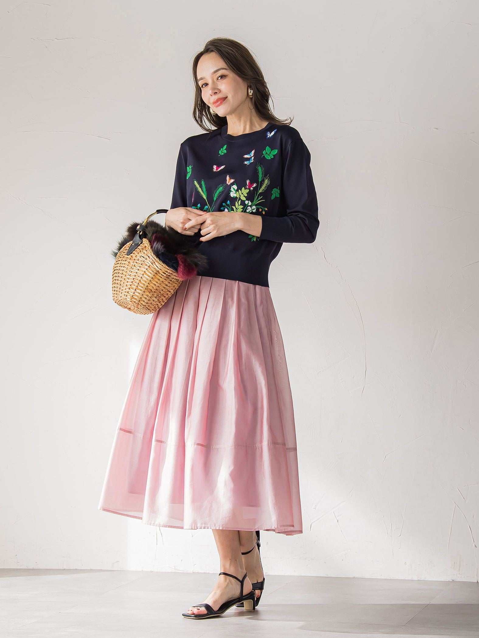 バタフライ刺繍ニット≪手洗い可能≫