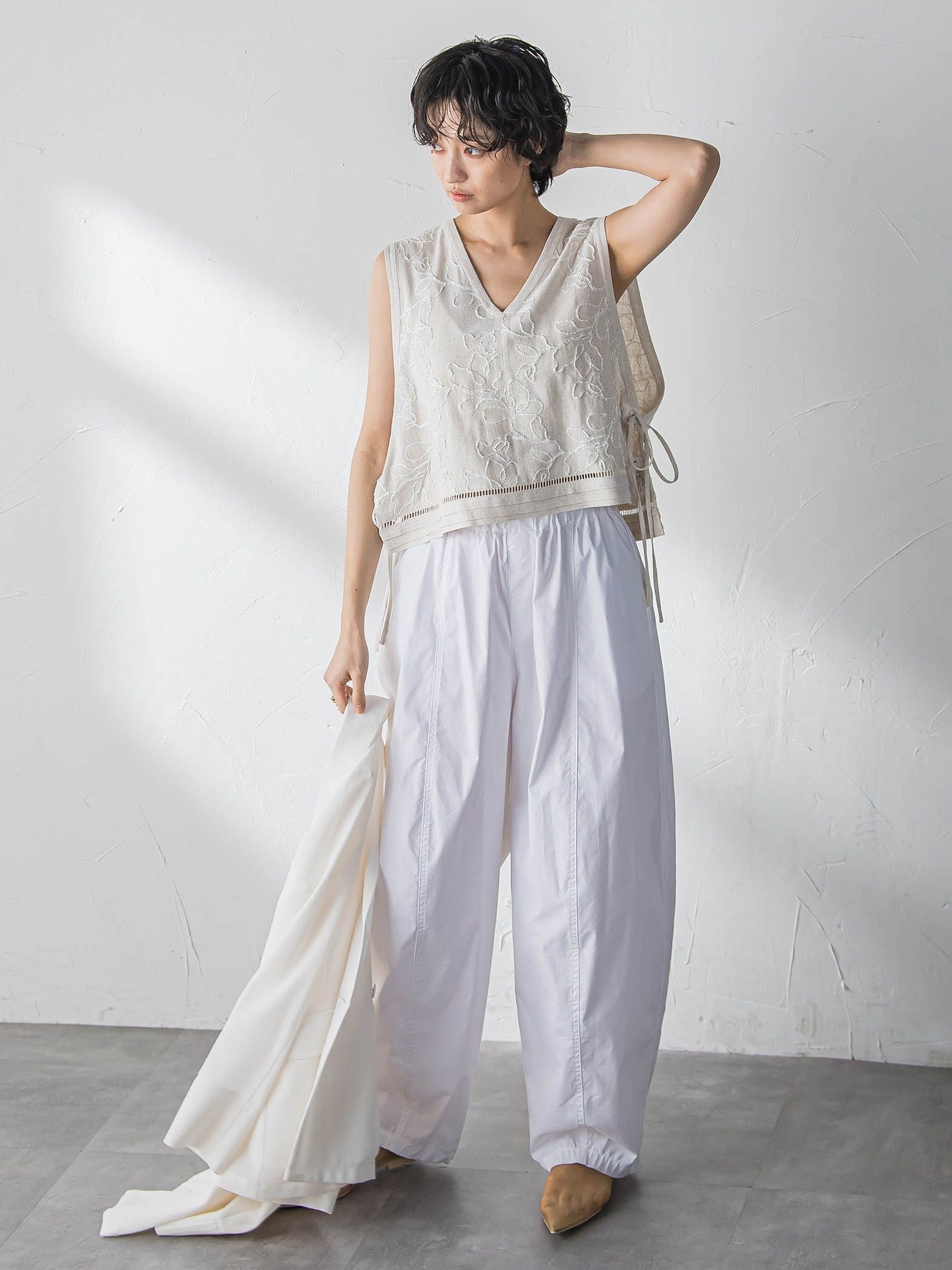 ボタニカル刺繍サイドリボンショートベスト