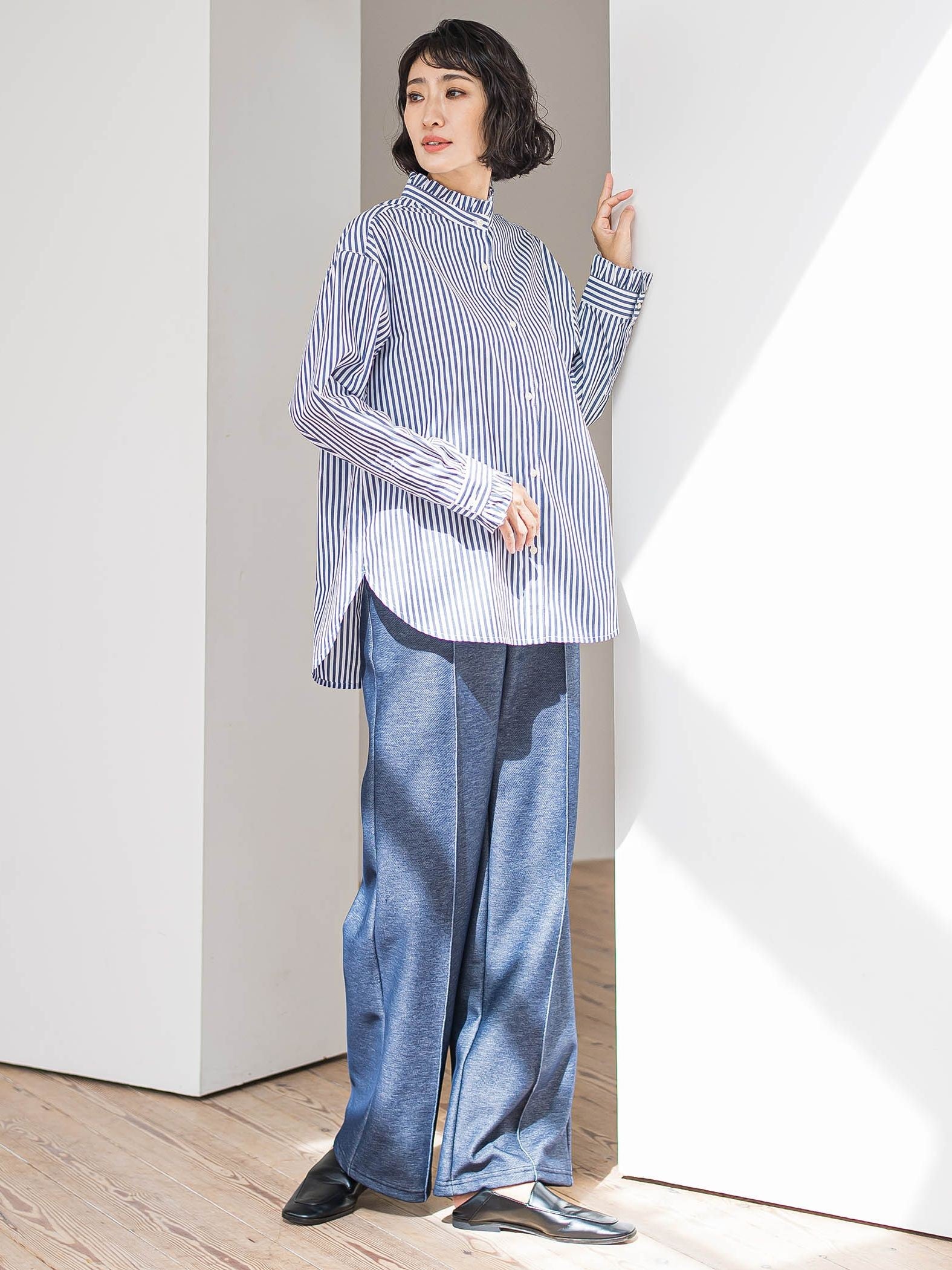 ネックフリルブラウス