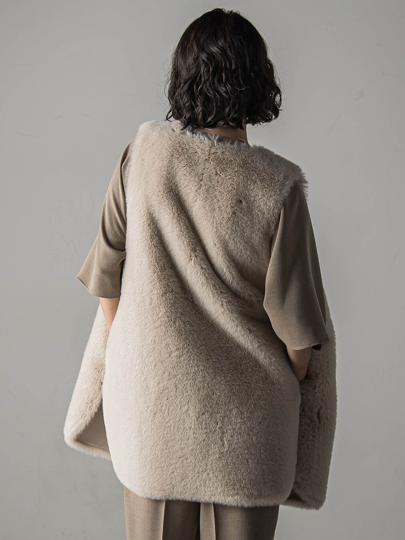 【biyori】”表も裏も主役”リバーシブルフェイクファーベスト