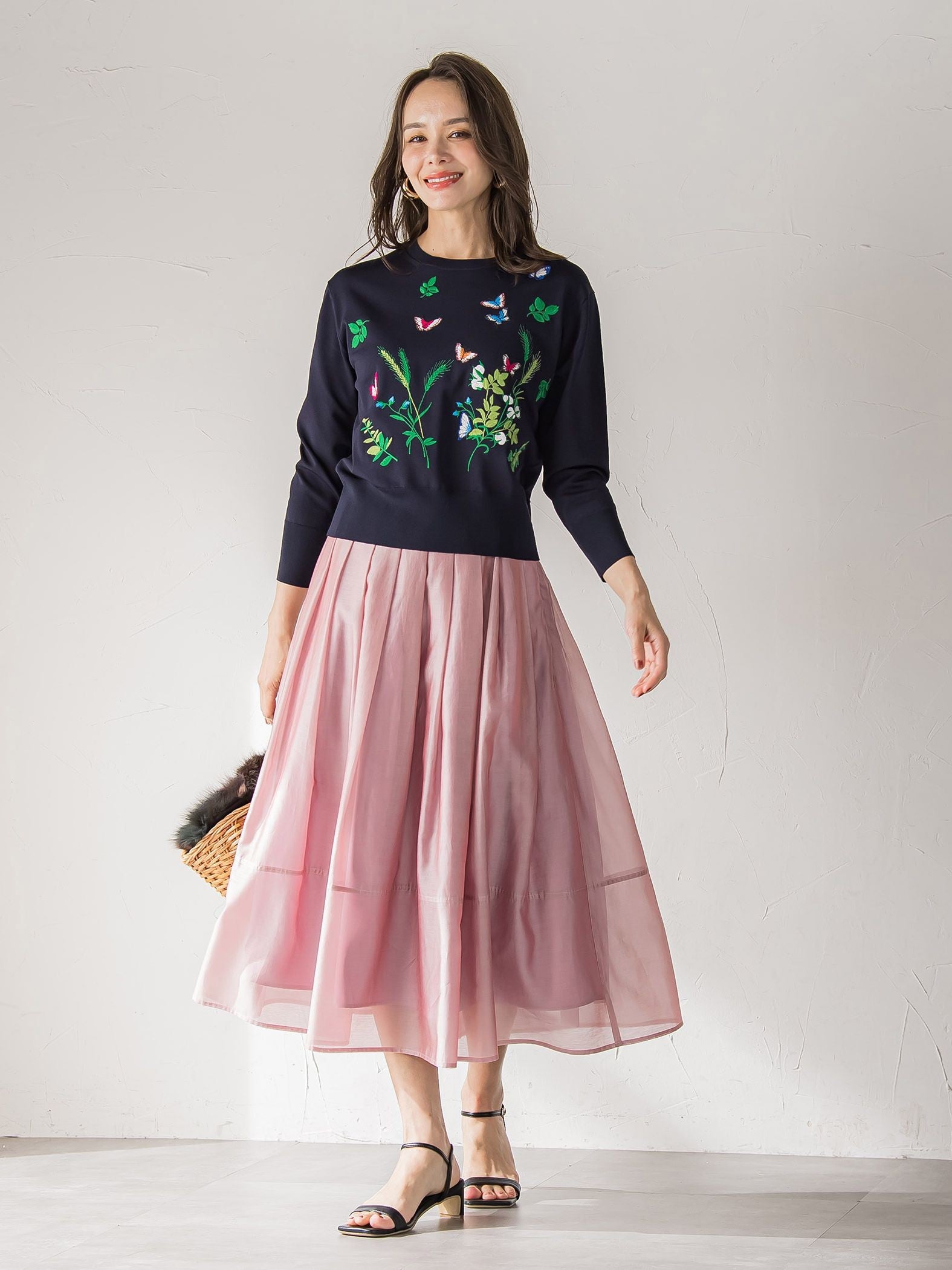 バタフライ刺繍ニット≪手洗い可能≫