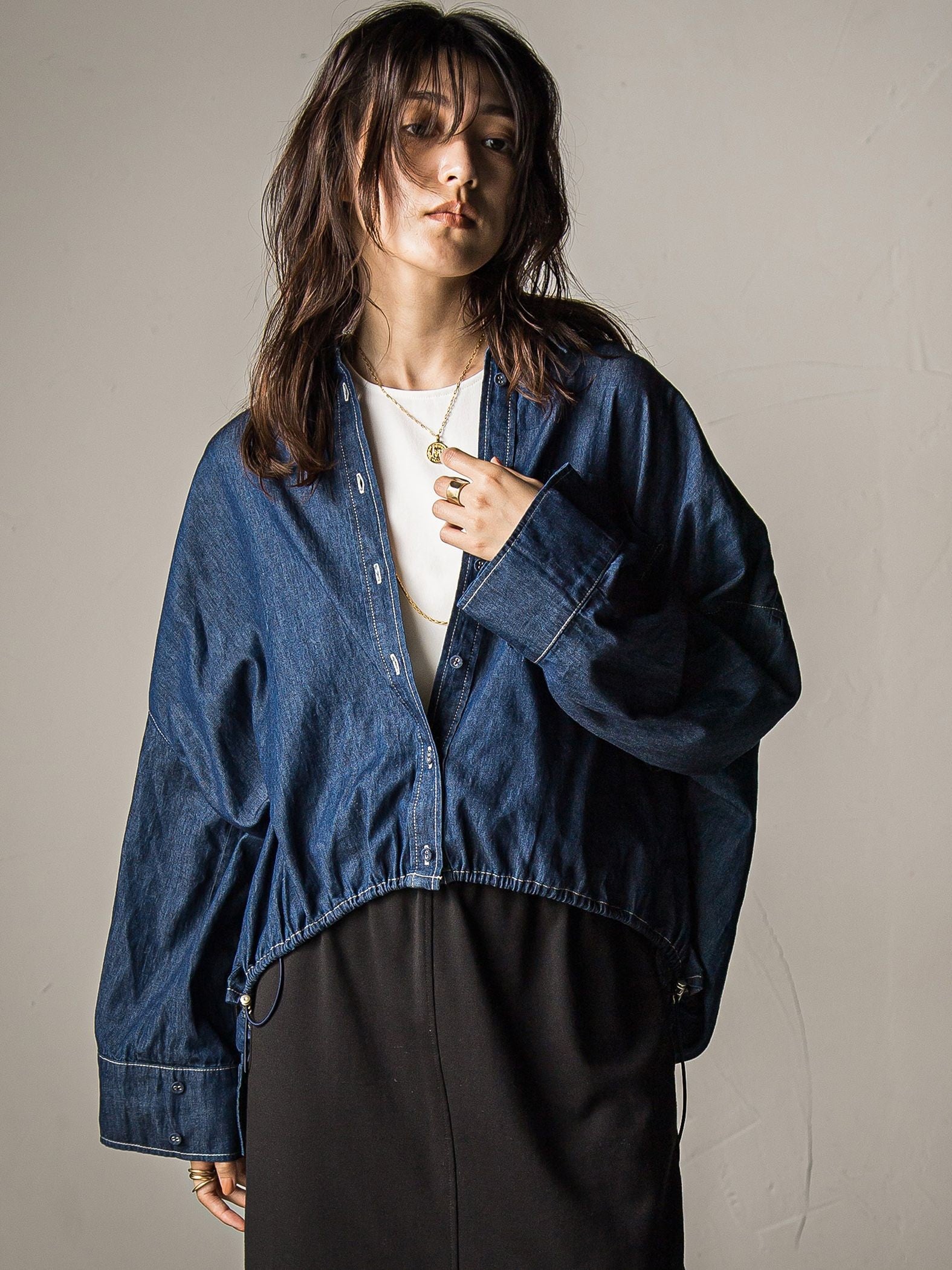 【WEB限定】ドロストクロップドデニムシャツ≪洗濯機で洗える≫