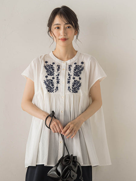 【WEB限定】キャンブリック立体刺繍ピンタックブラウス