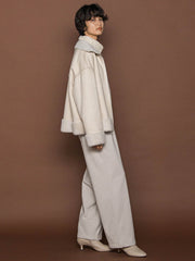 カジュアルだけど女っぽいフェイクムートンジャケット