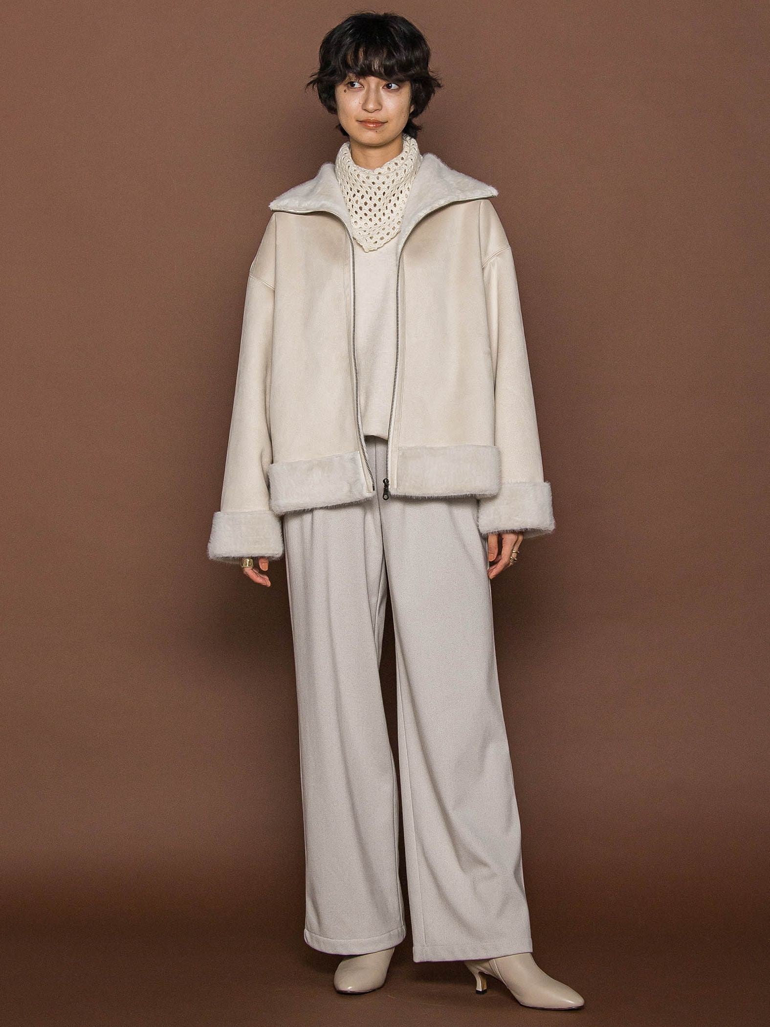 カジュアルだけど女っぽいフェイクムートンジャケット