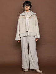 カジュアルだけど女っぽいフェイクムートンジャケット