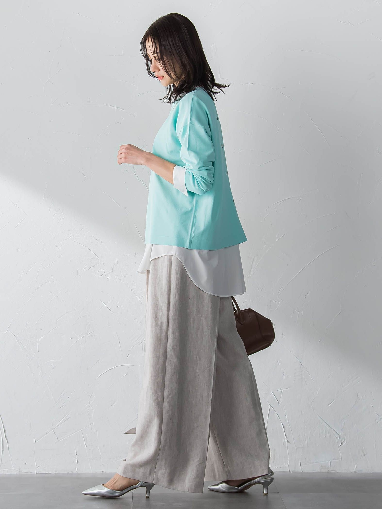 バックボタンデザインニット