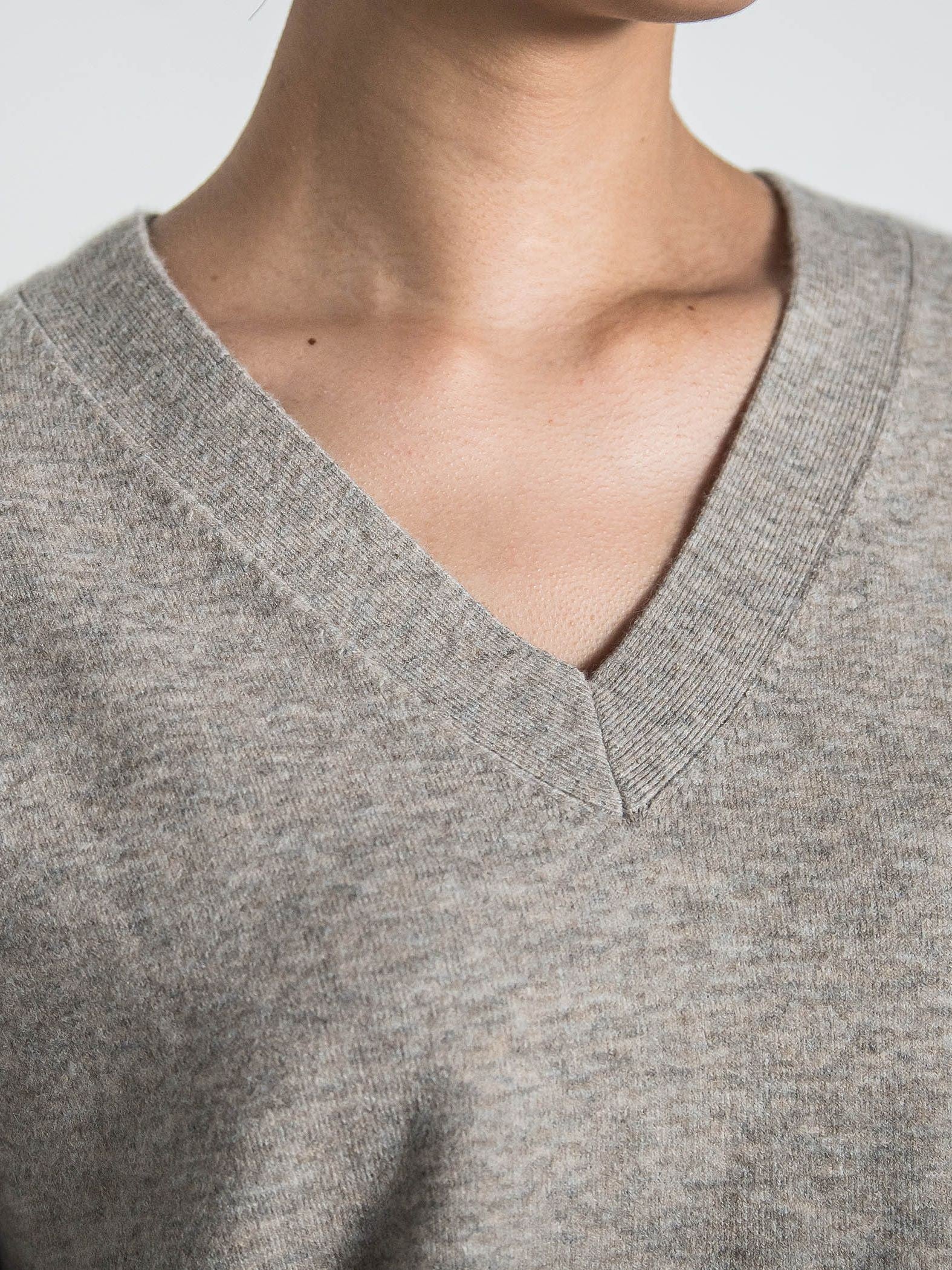 【ふわもち】Vネックニット≪洗濯機で洗える≫