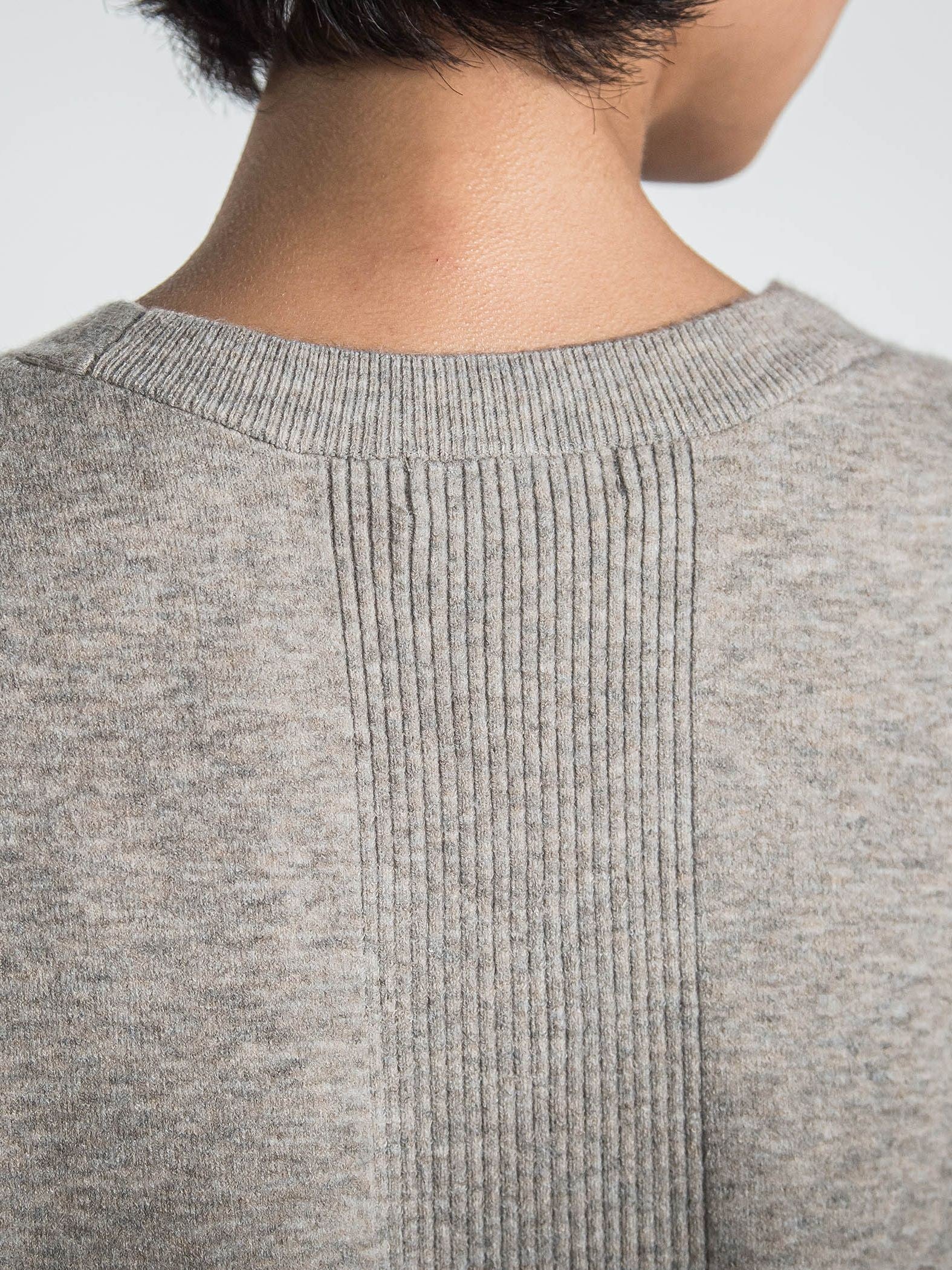 【ふわもち】Vネックニット≪洗濯機で洗える≫