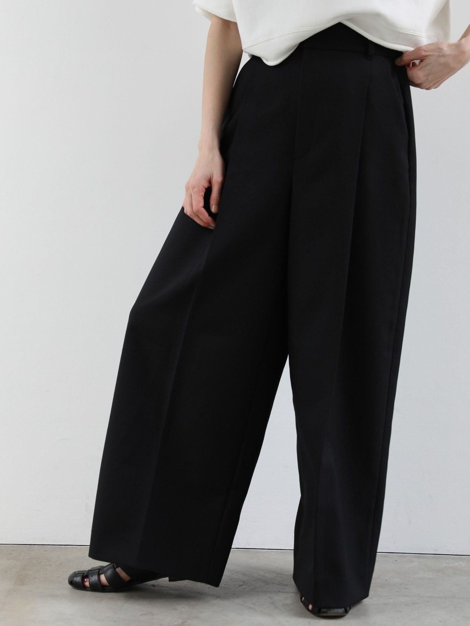 Gabardine tack trousers【日本製】≪手洗い可能≫