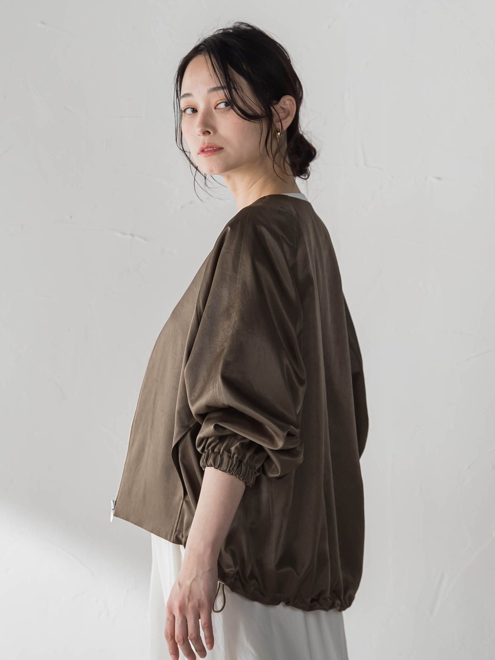 サテンジップブルゾン