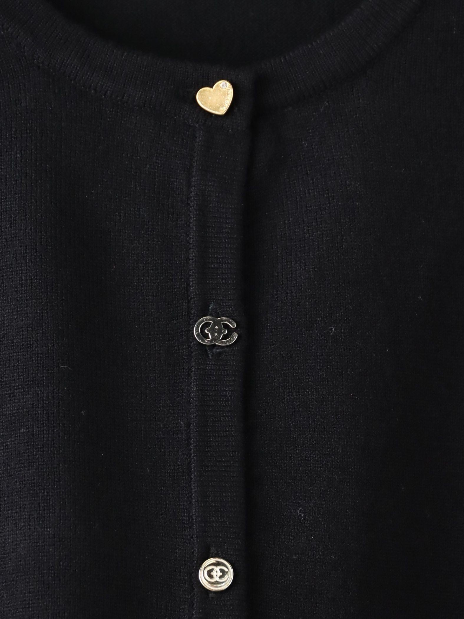 45TH限定≪QCロゴ入り≫マルチ釦ツインニット