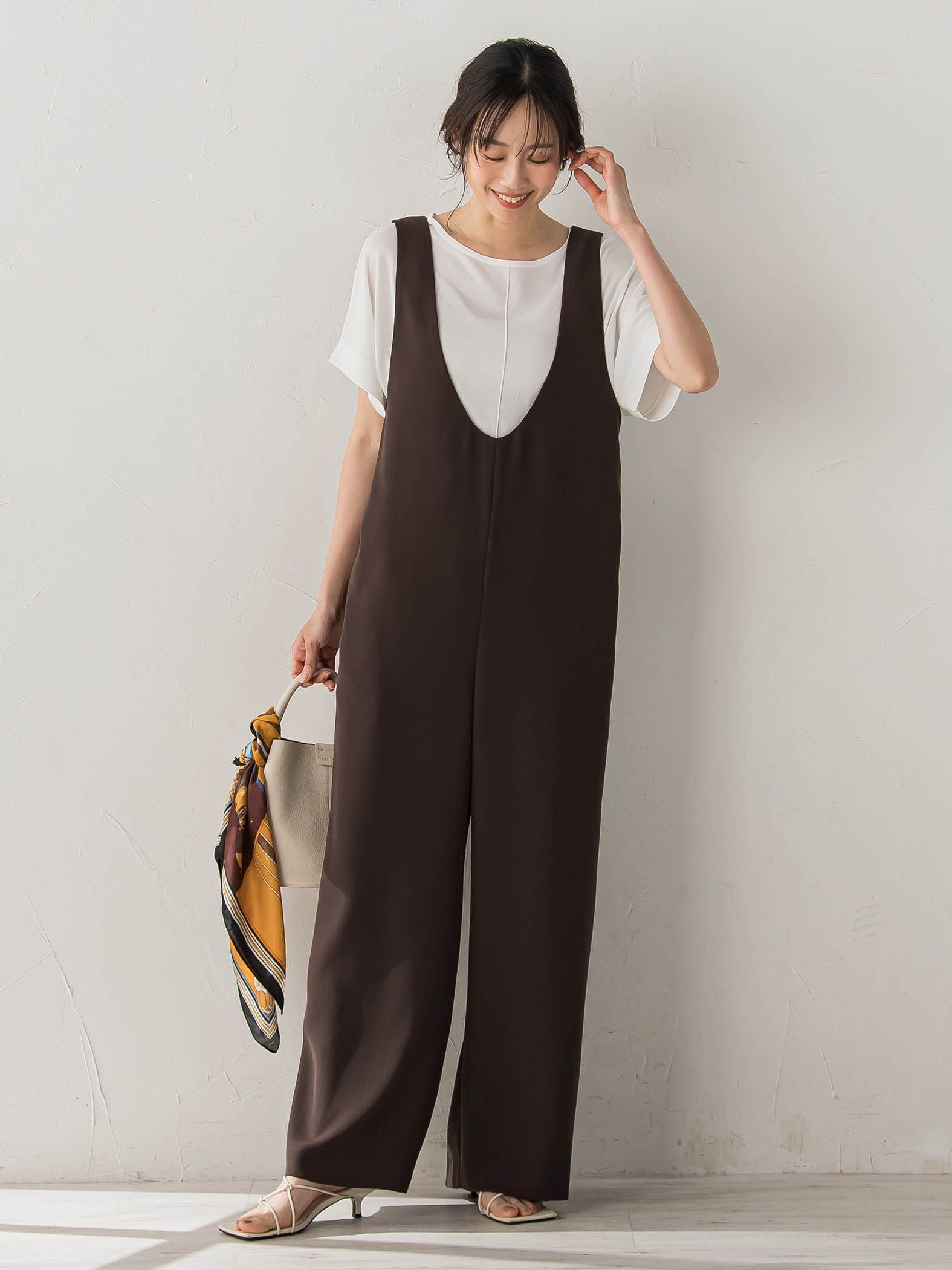 Uネックオールインワン