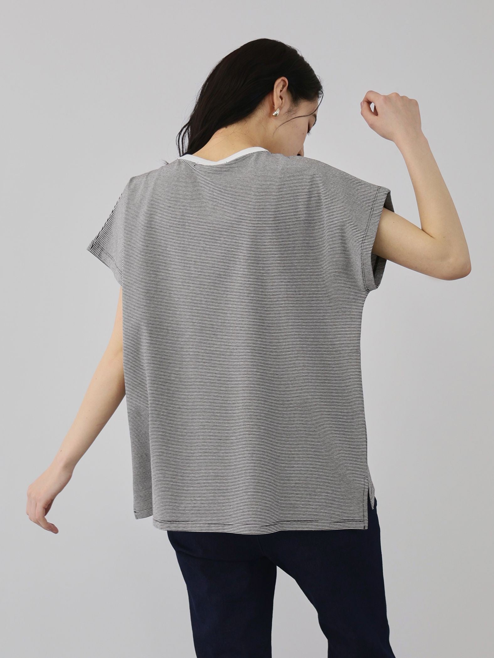 ナローボーダーステートメントTシャツ