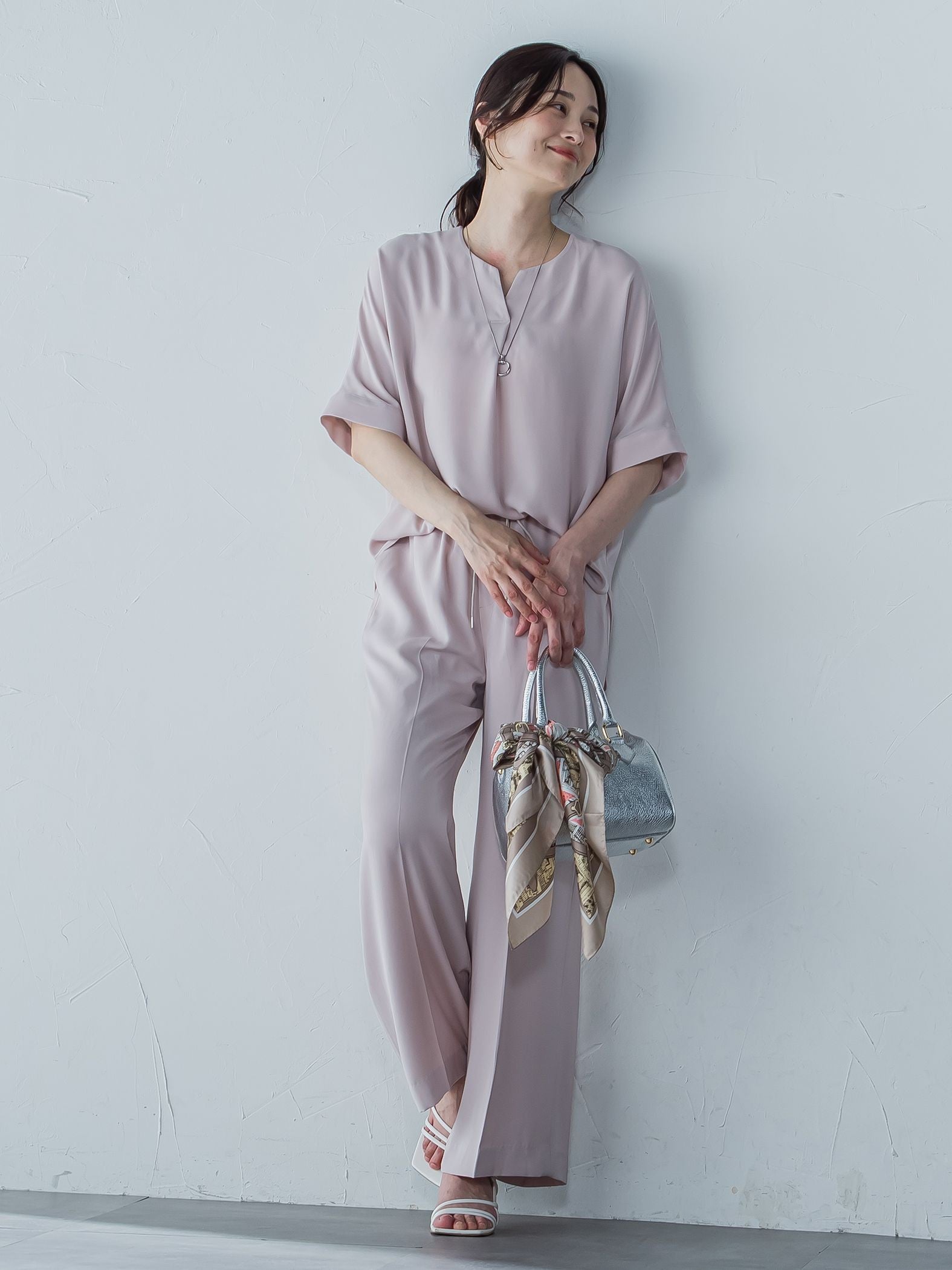 【WEB限定】ひんやりきれいキーネックブラウス≪セットアップ対応/洗濯機で洗える≫
