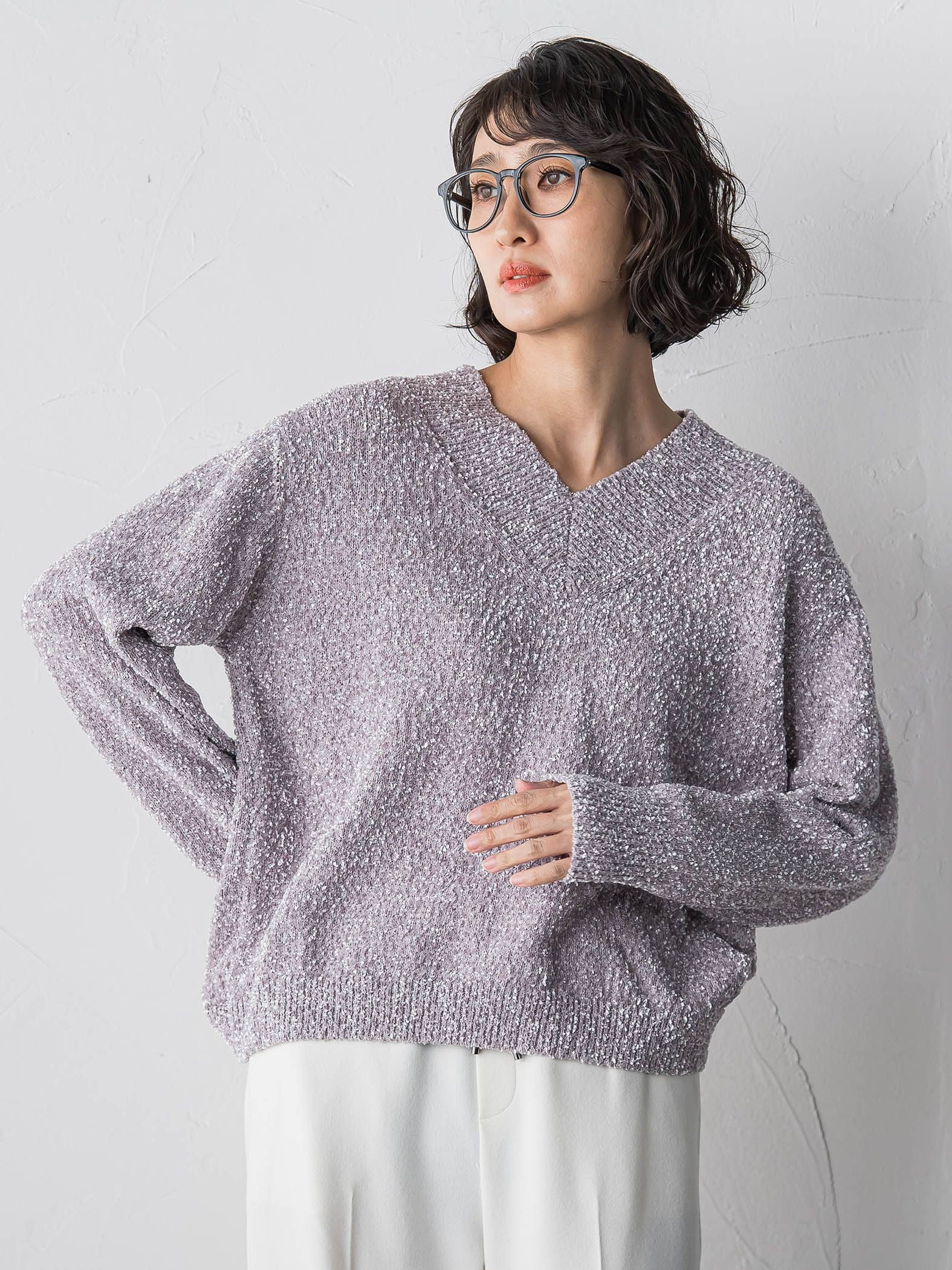 ツヤモールVネックニット