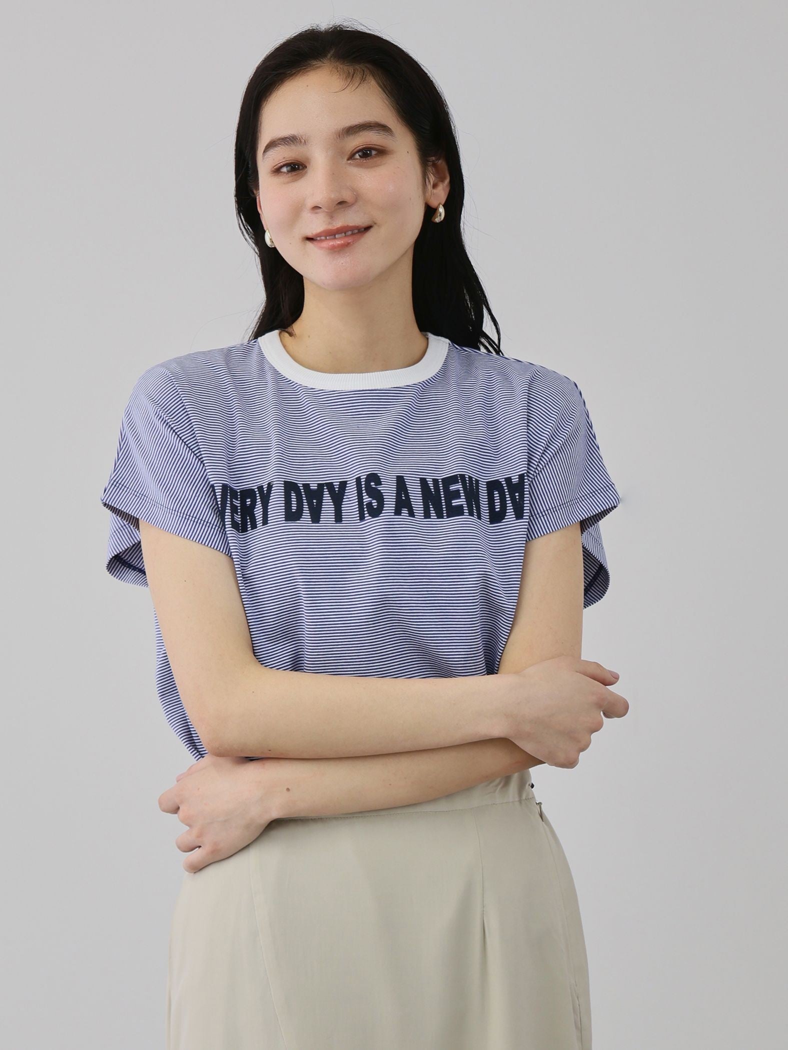 ナローボーダーステートメントTシャツ