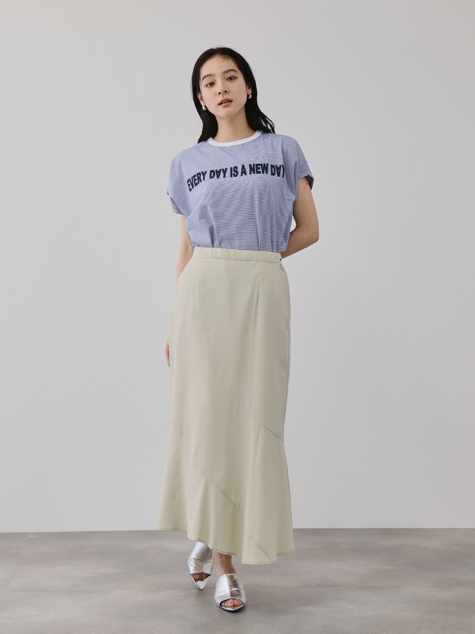 ナローボーダーステートメントTシャツ