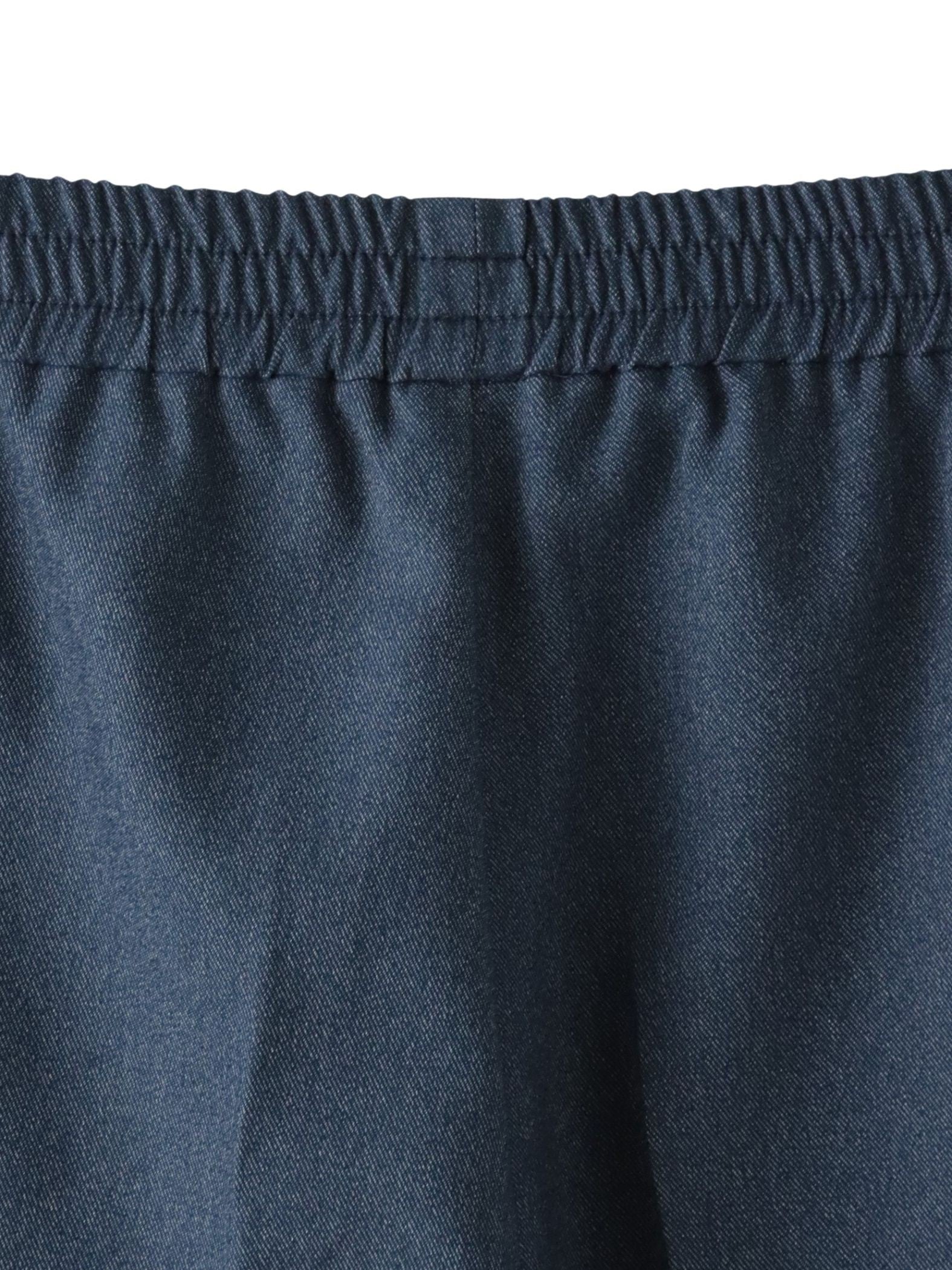 【WEB限定】“まるでデニム見え”裾スリットテーパードパンツ