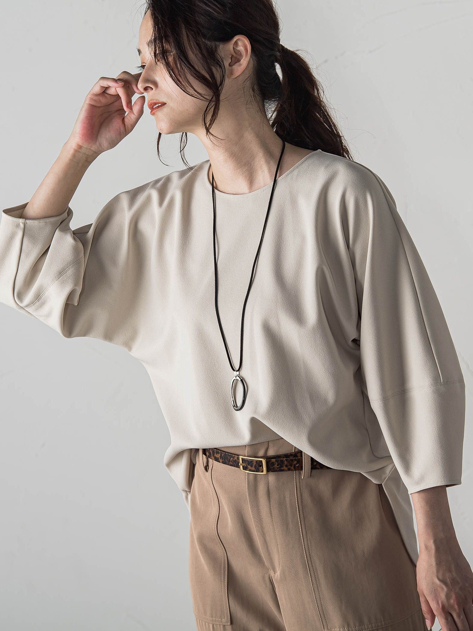 【WEB限定】フォルムスリーブバックジップトップス≪洗濯機で洗える≫