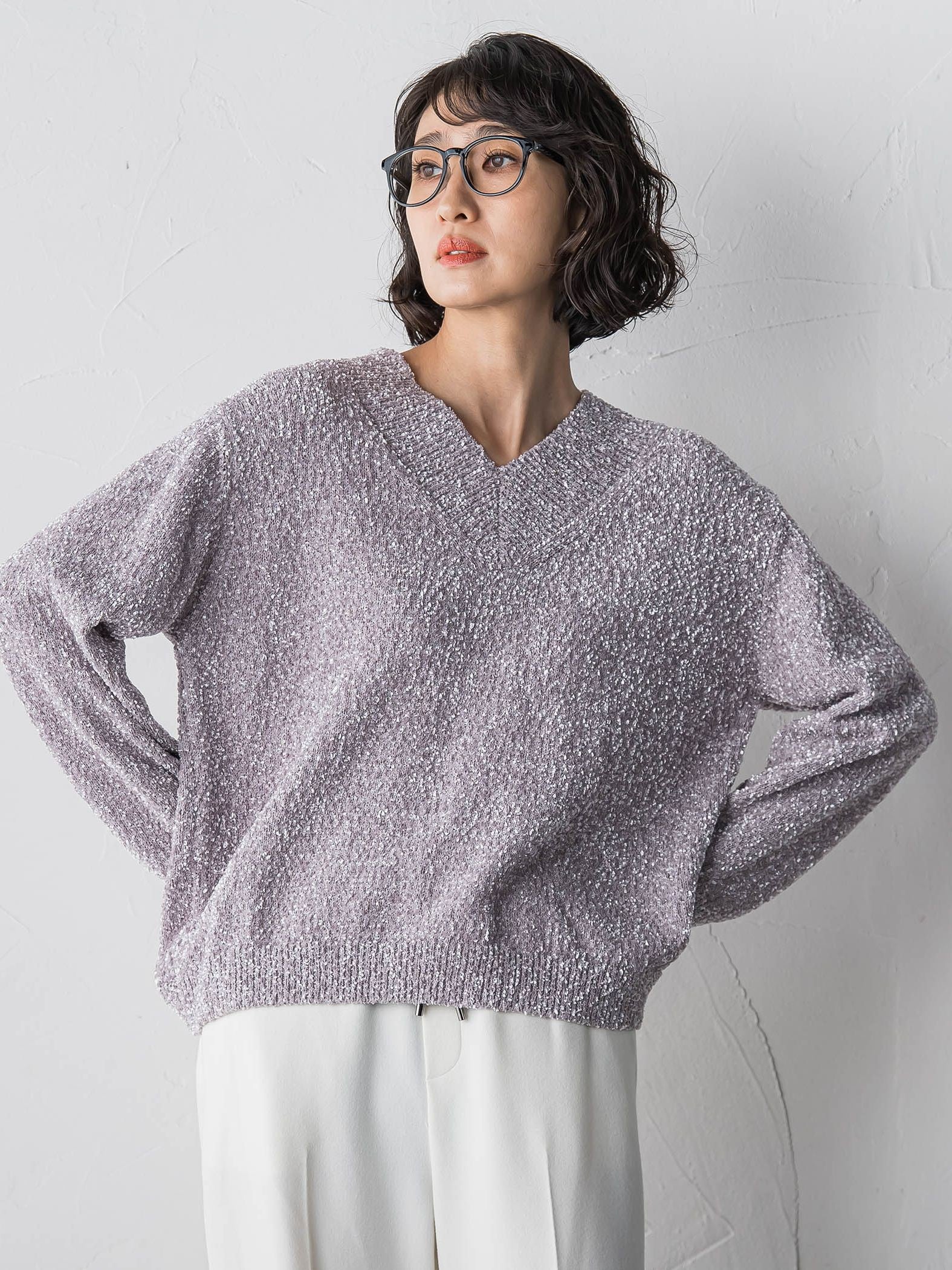 ツヤモールVネックニット