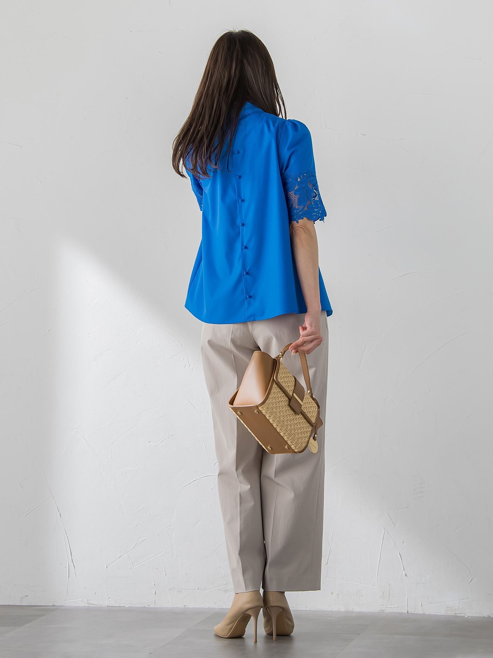 ボウタイ袖レースブラウス