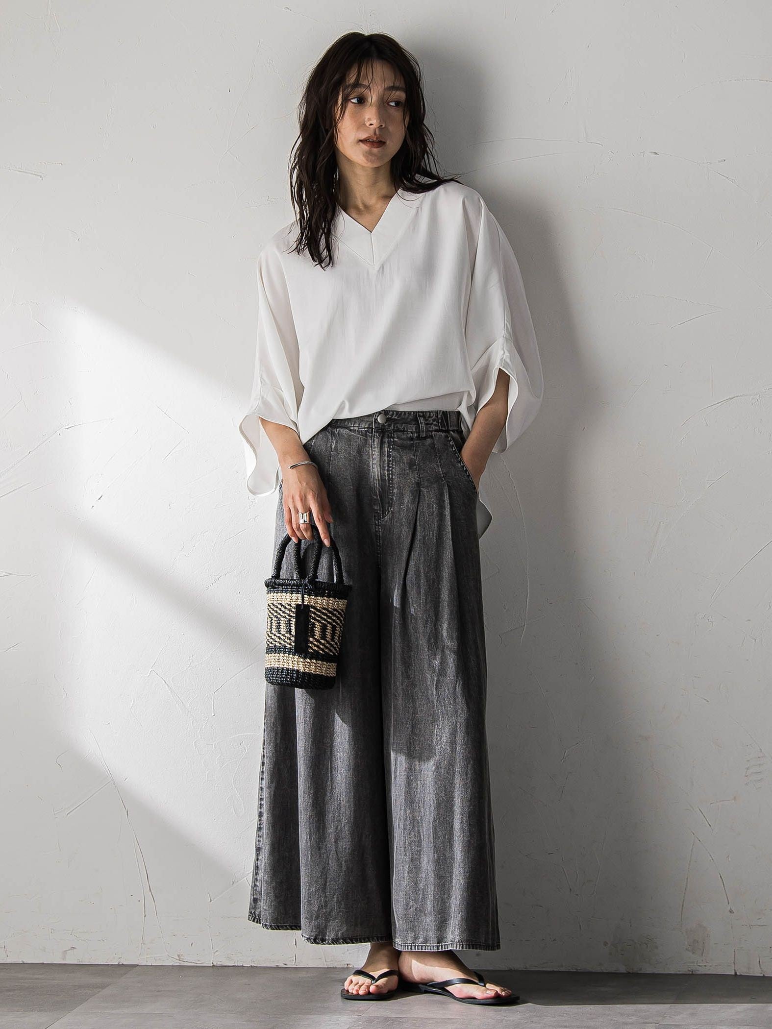 シャンブレーワイドスリーブVネックブラウス