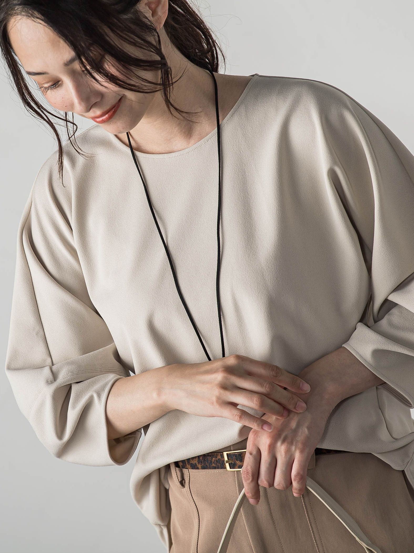 【WEB限定】フォルムスリーブバックジップトップス≪洗濯機で洗える≫