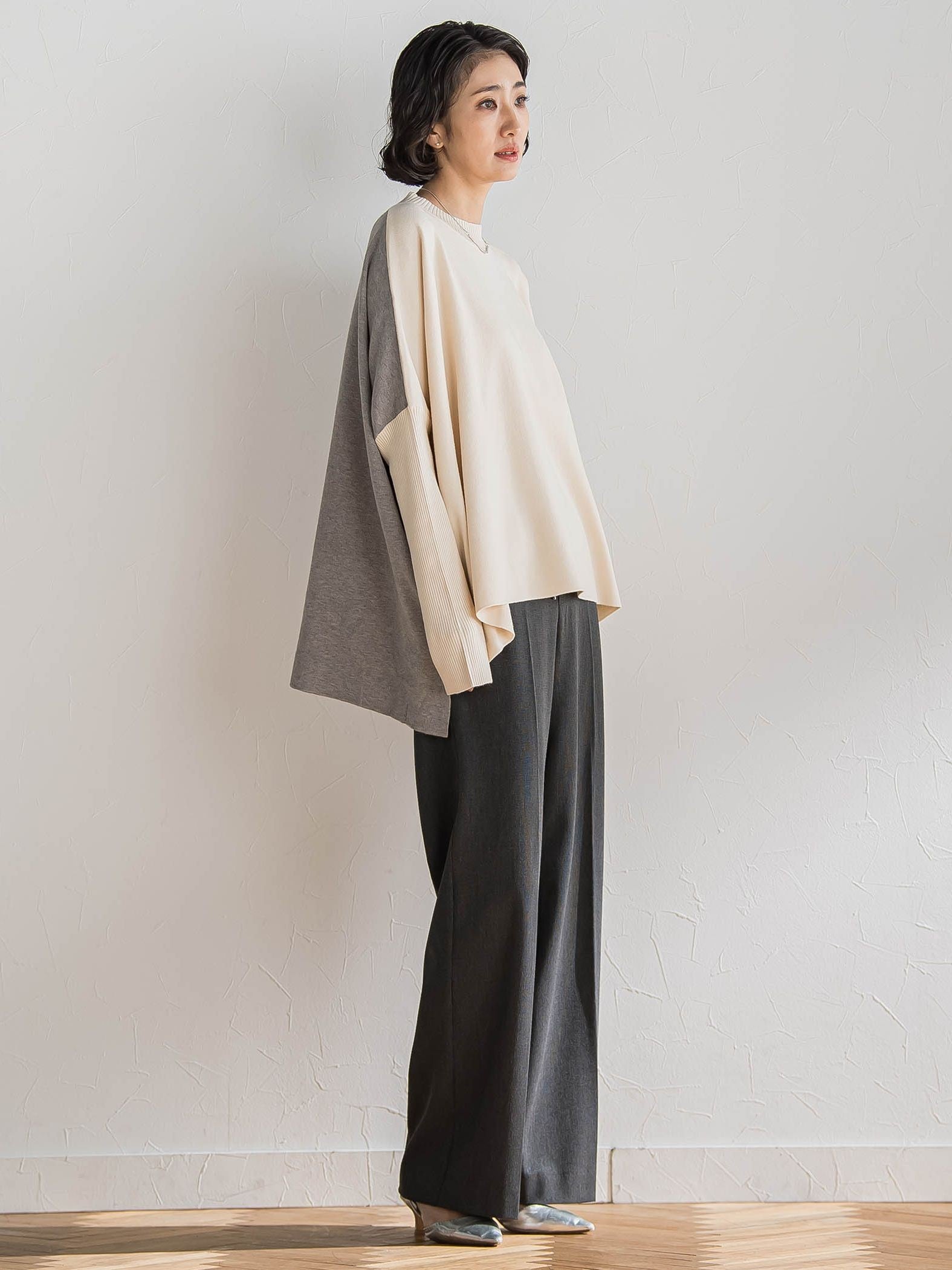 【WEB限定】”前後で印象が変わる”ドルマンバイカラーニット