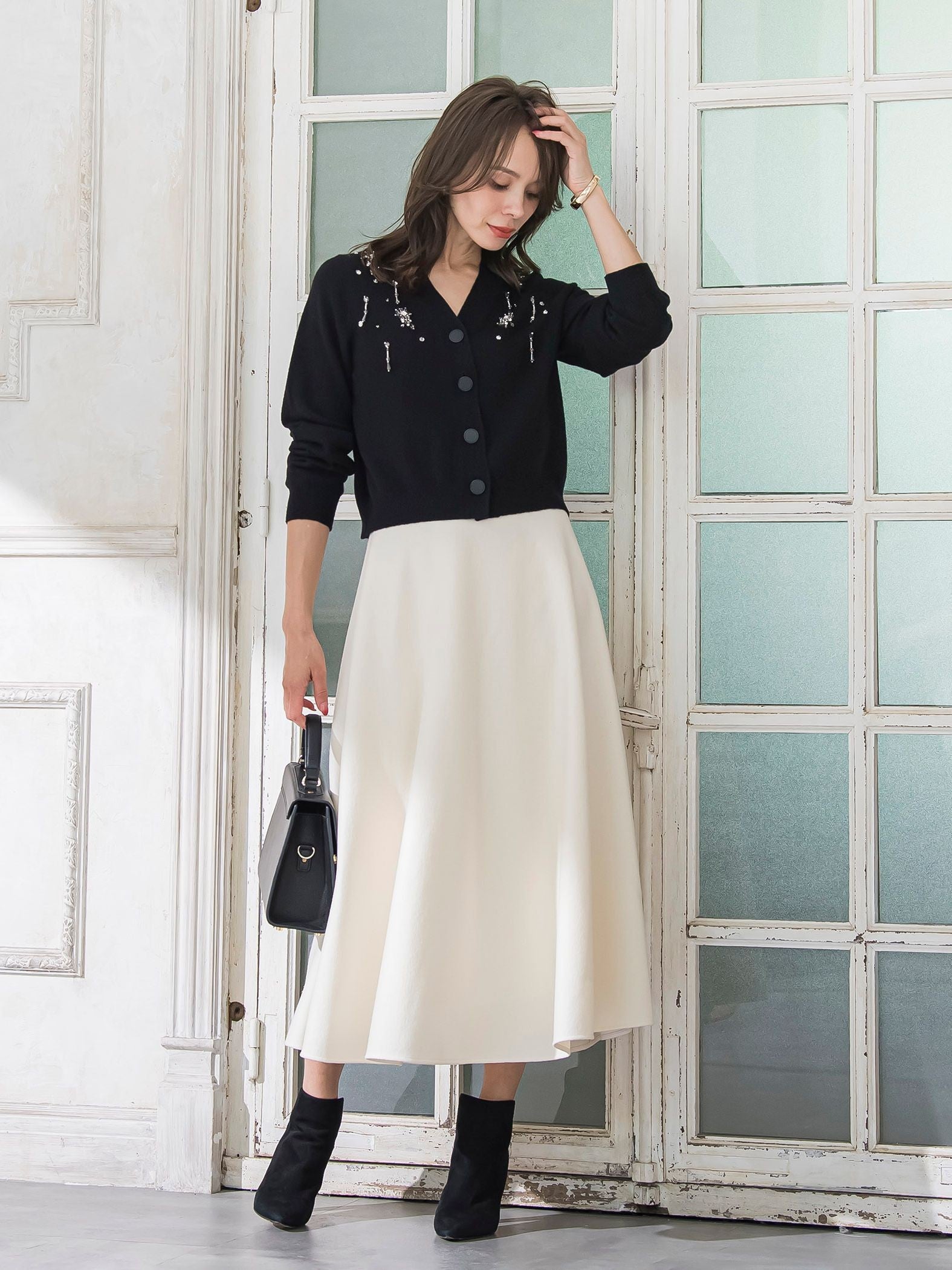 Vネックビジューカーディガン≪手洗い可能≫