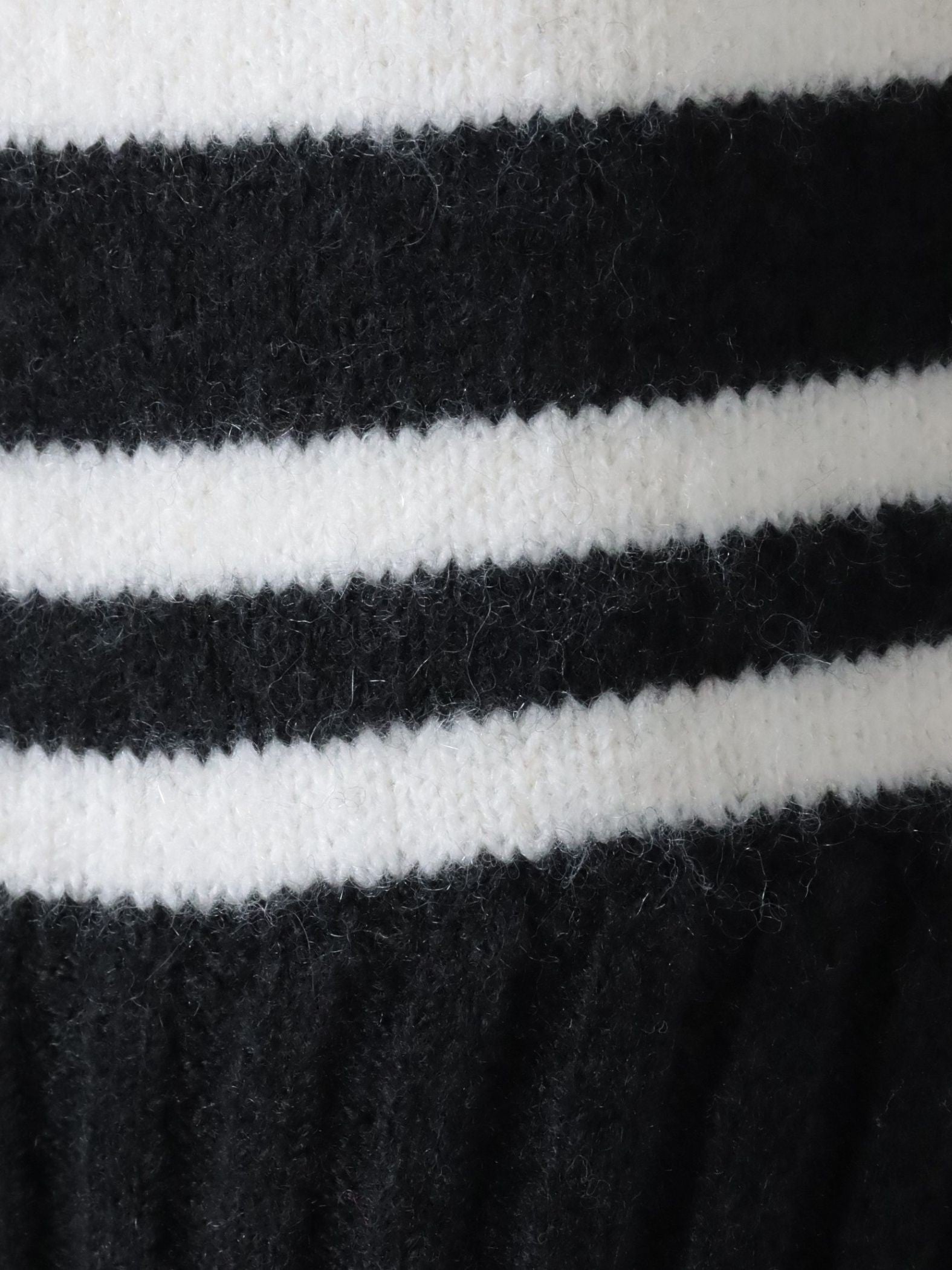 【WEB限定】”ふんわり着心地”ランダムボーダーニット