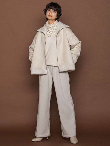 カジュアルだけど女っぽいフェイクムートンジャケット