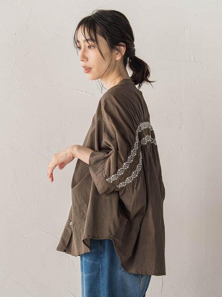 キャンブリックバック刺繍ブラウス
