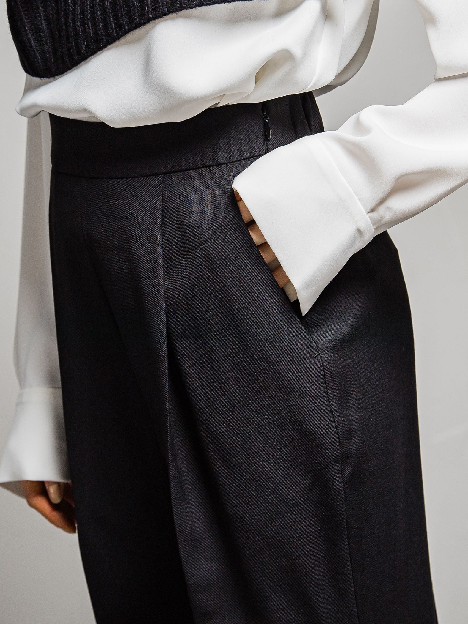 ミュールクルギャバテーパードパンツ