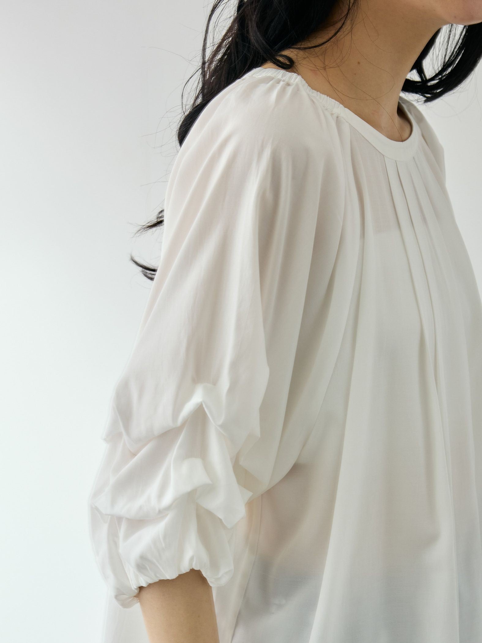ホイップタックスリーブブラウス