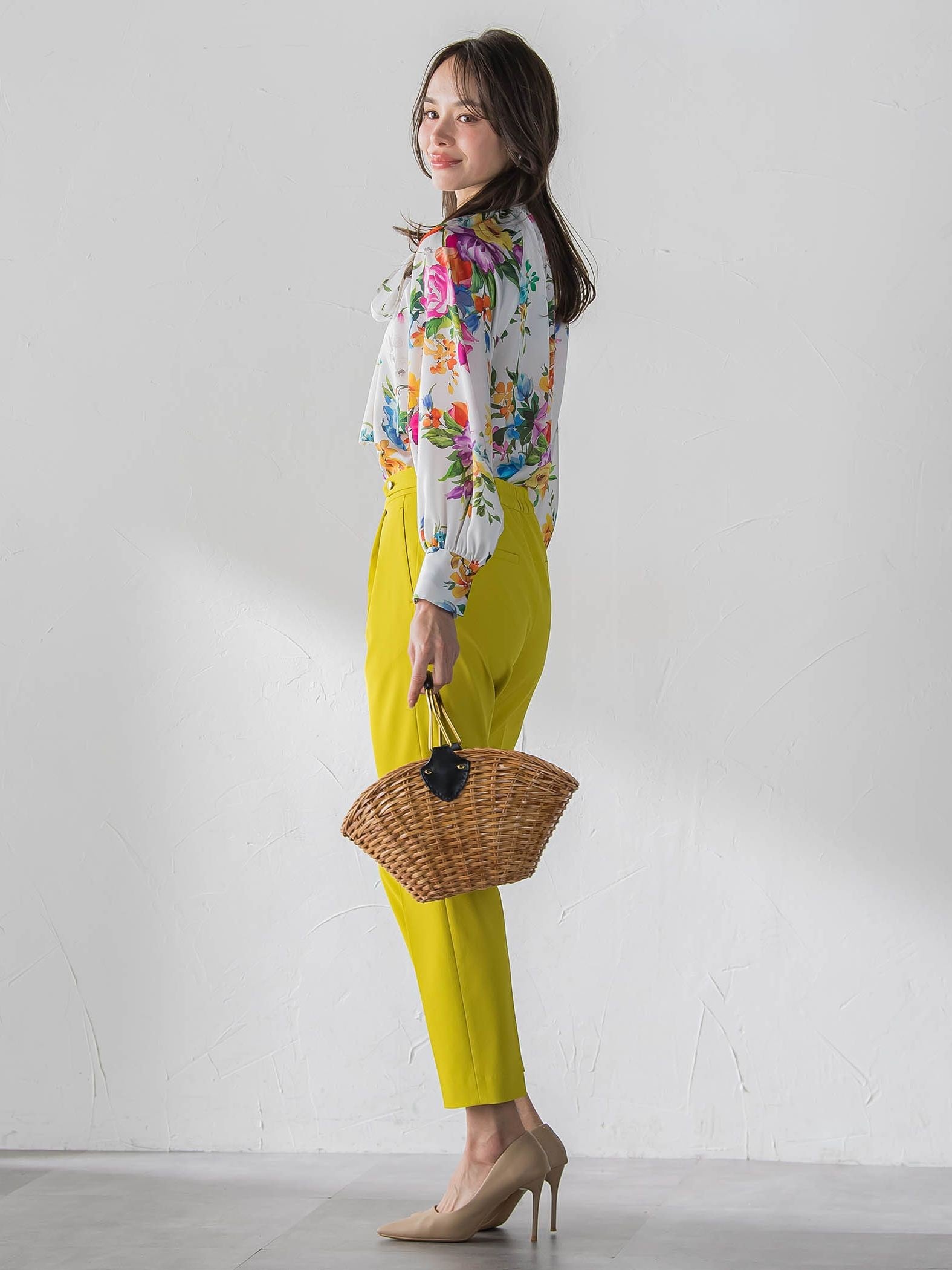 美シルエットテーパードパンツ