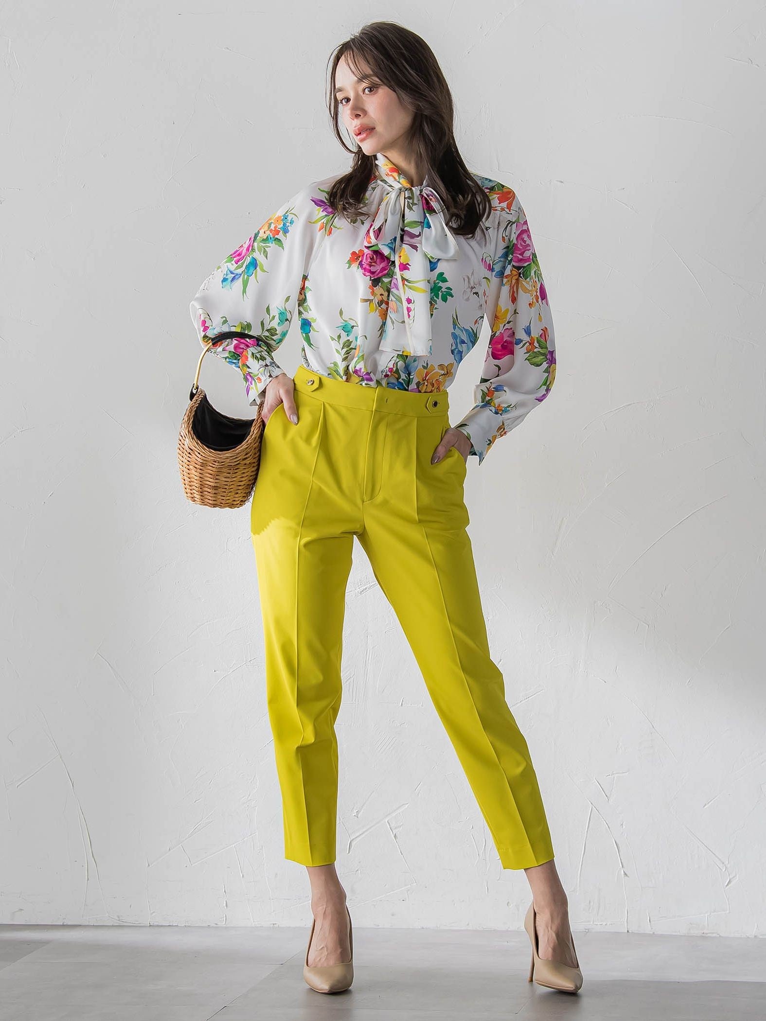 美シルエットテーパードパンツ