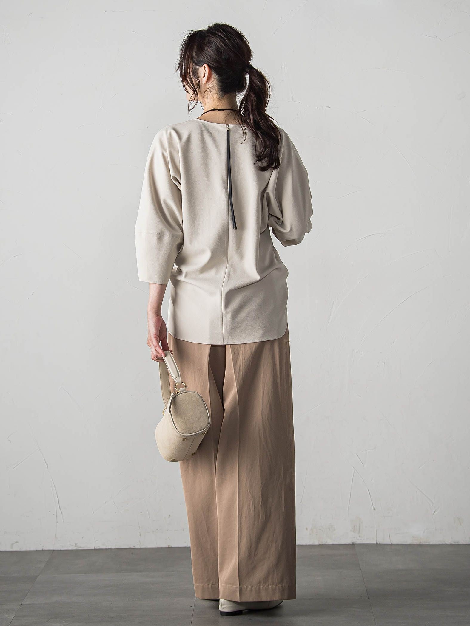 【WEB限定】フォルムスリーブバックジップトップス≪洗濯機で洗える≫