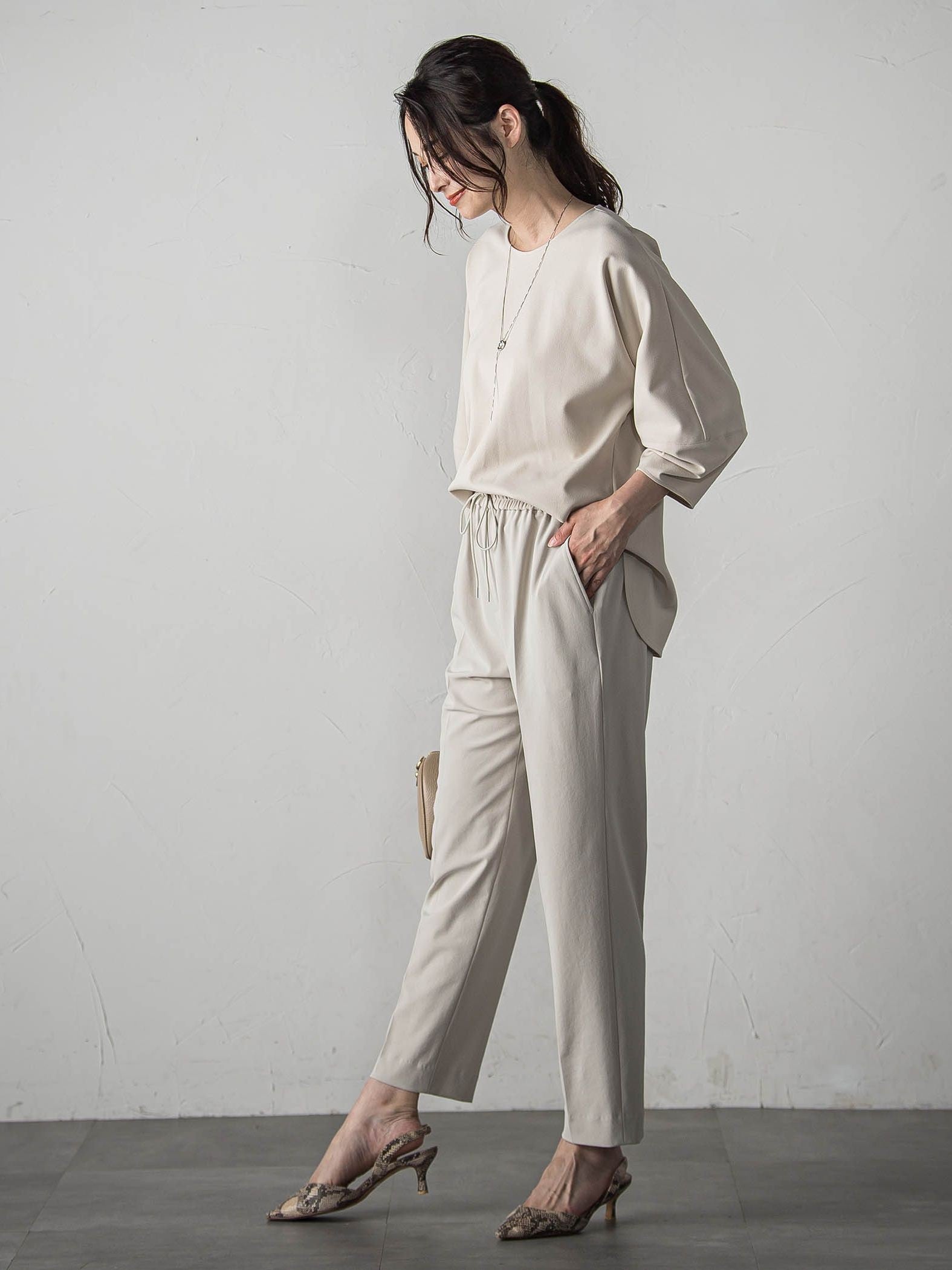 【WEB限定】フォルムスリーブバックジップトップス≪洗濯機で洗える≫