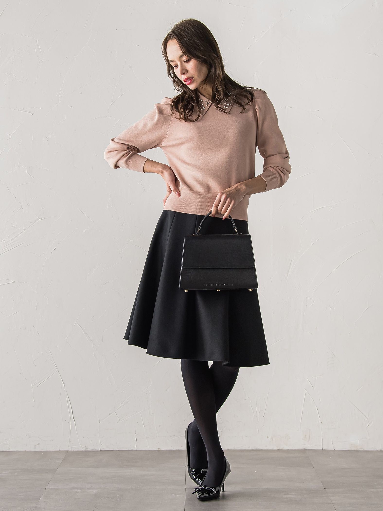 【新色追加】襟ビジューニット