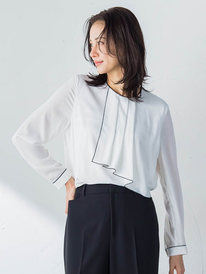 ラッフルブラウス