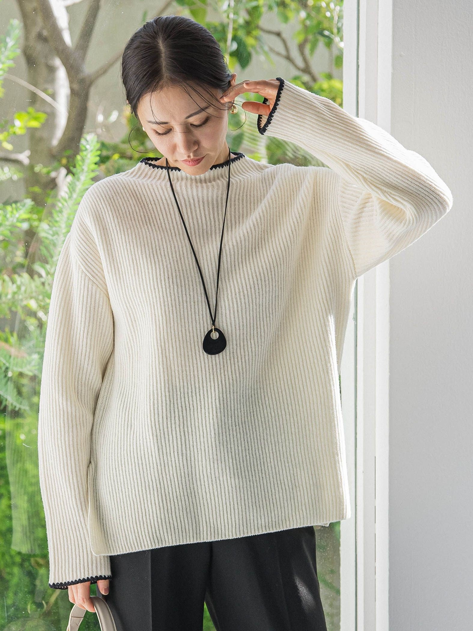 刺繍トリムハイネックニット≪洗える≫