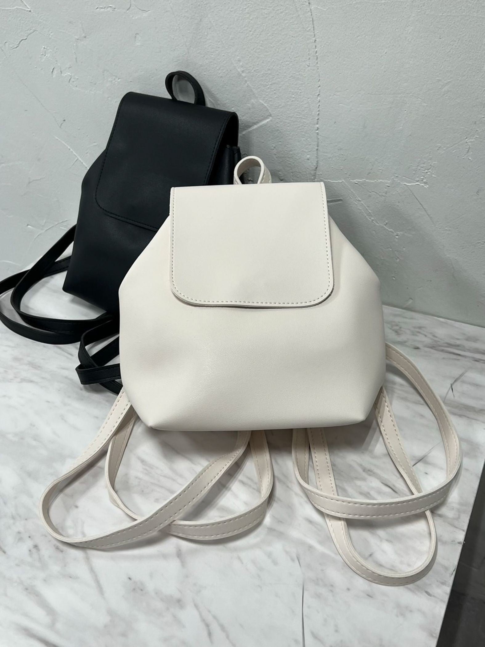 【KOREAN ITEM】フェイクレザーリュックショルダーバッグ