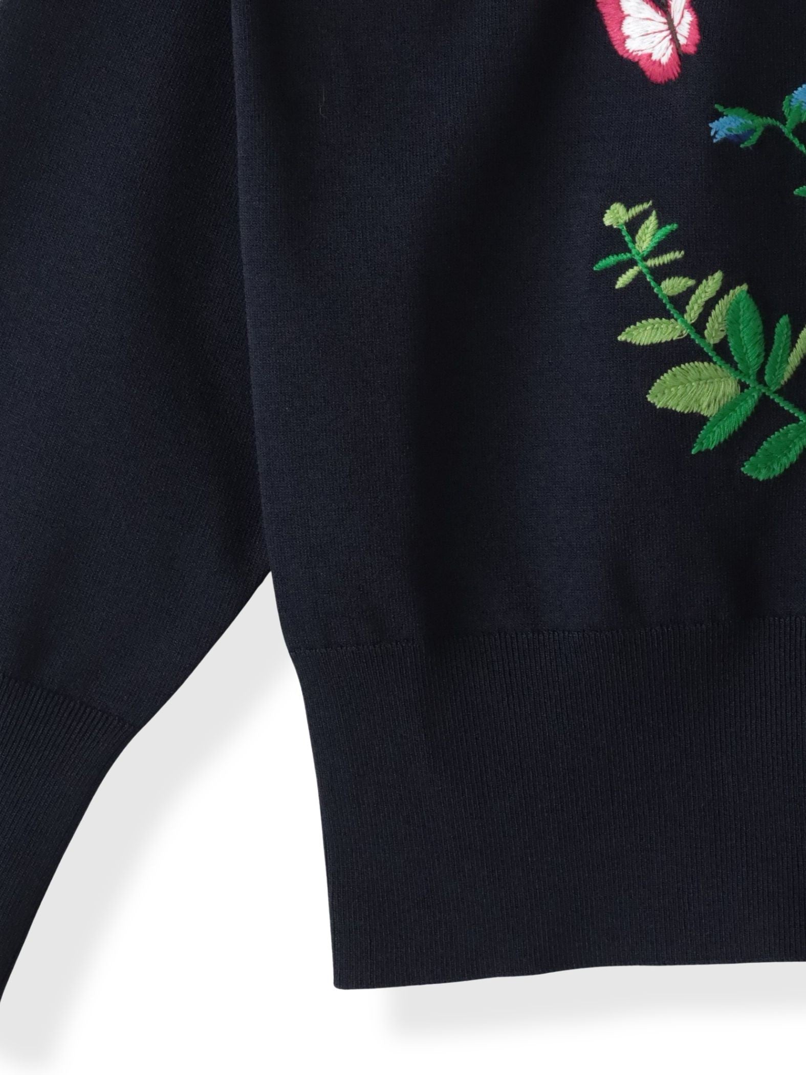 バタフライ刺繍ニット≪手洗い可能≫