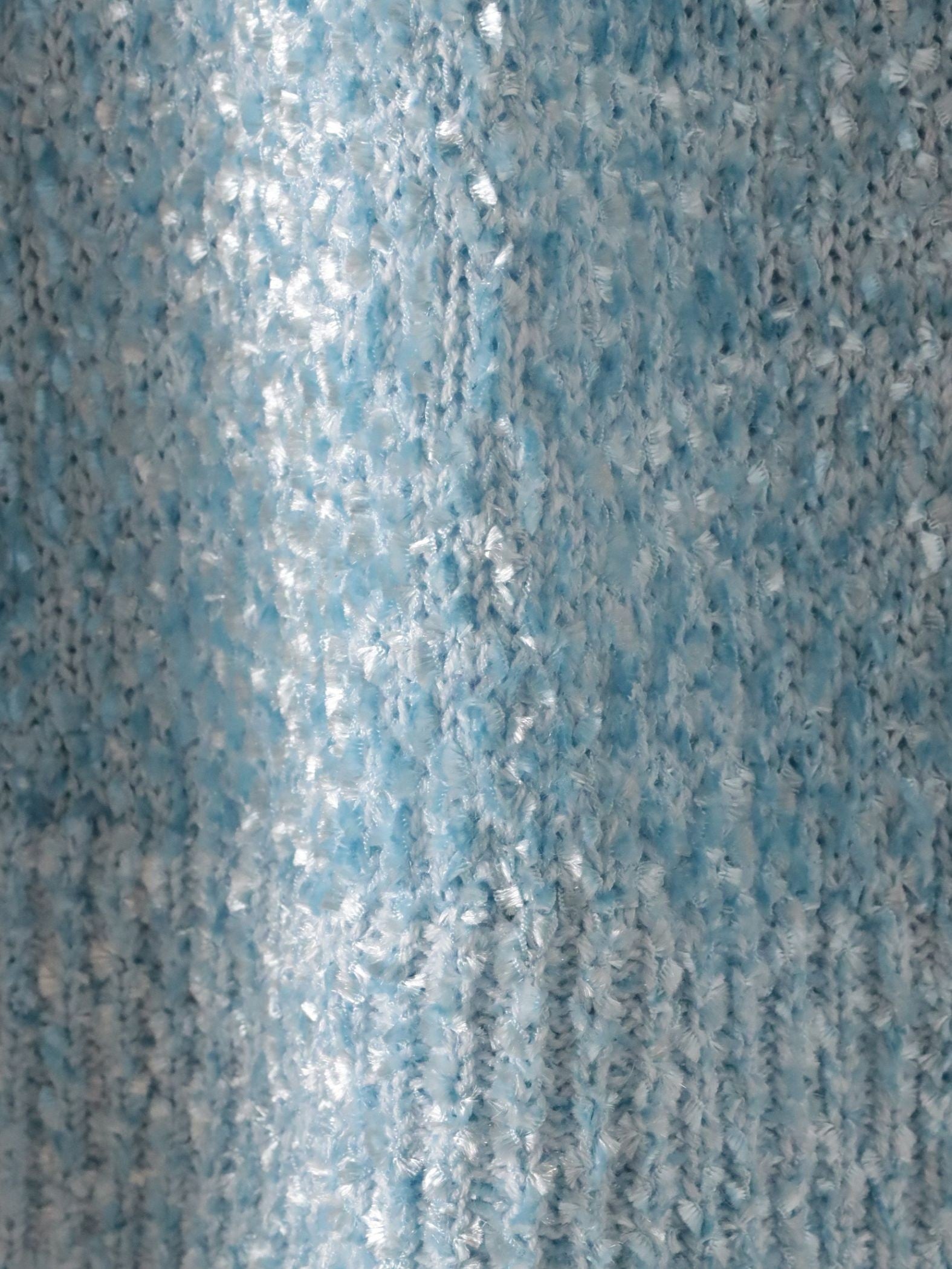 ツヤモールVネックニット