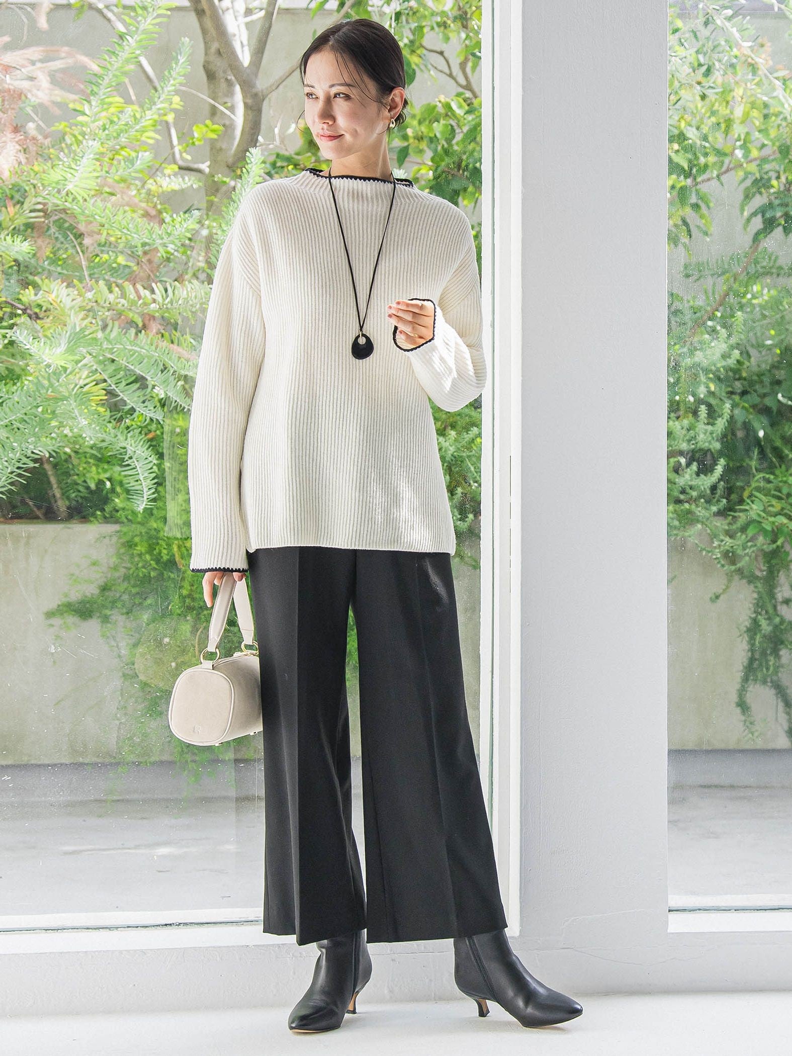 刺繍トリムハイネックニット≪洗える≫