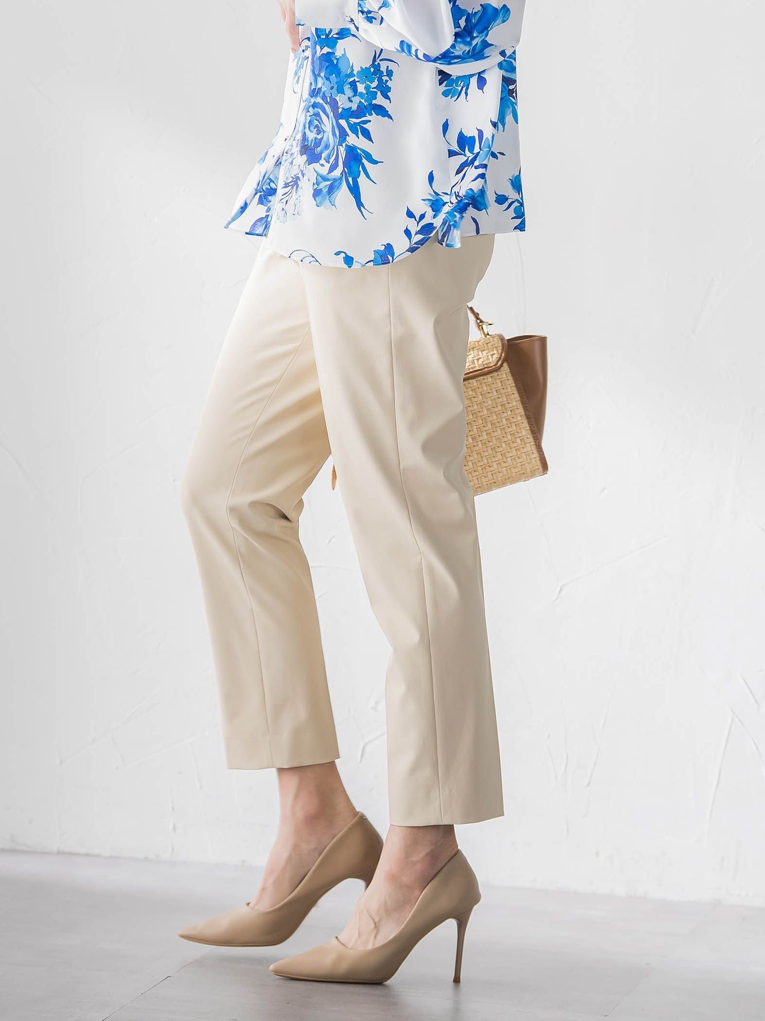 美シルエットテーパードパンツ