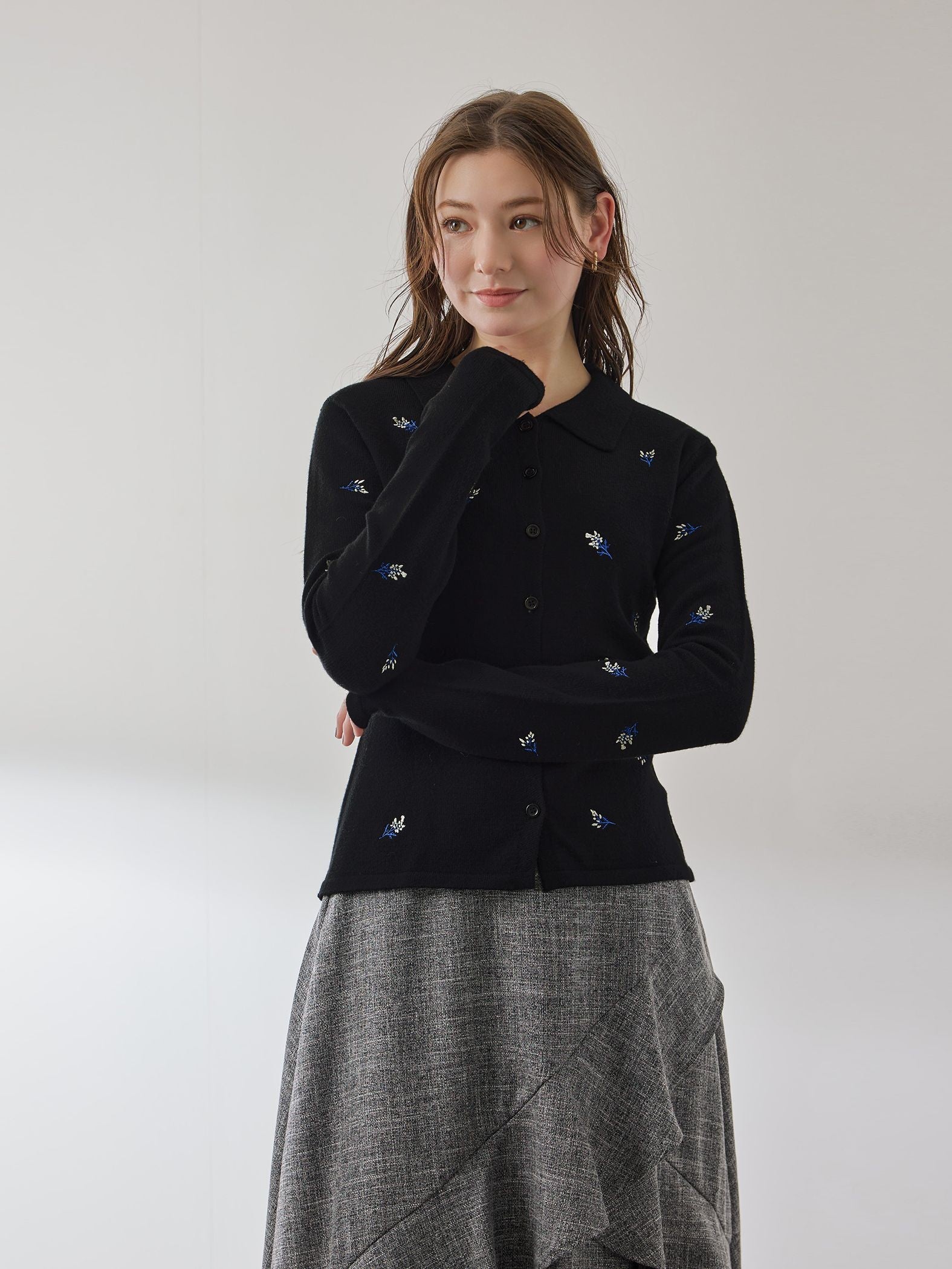 フラワーシシュウニットプルオーバー≪手洗い可能≫