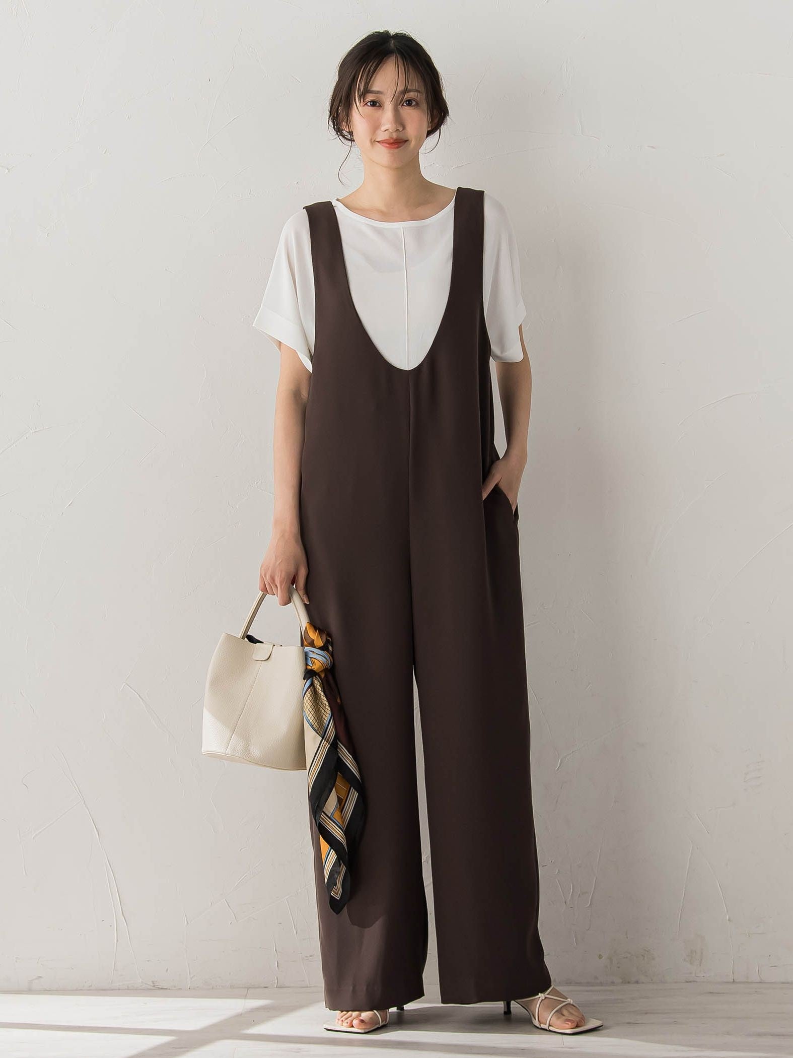 Uネックオールインワン